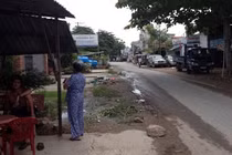 Cần Thơ: Đi xe hơi phát tờ rơi... "đòi" chồng