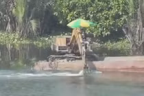 Chơi trội với màn chèo thuyền bằng cần cẩu siêu đẳng cấp
