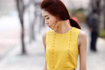 Mùa thu về trên phố với áo váy vàng nắng mai 