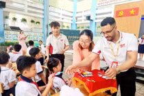 Hoạt động giáo dục tăng cường tổ chức trên cơ sở tự nguyện, không thu tiền của người học