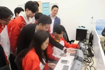 Trường đào tạo vi mạch bán dẫn tăng cơ hội “thực chiến” cho sinh viên qua nhiều cách