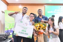 Nhóm sinh viên quốc tế và Việt Nam cùng nhau thực hiện dự án máy lọc không khí vì môi trường xanh