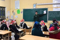 "Người thầy áo lính" thắp sáng lớp học vùng biên