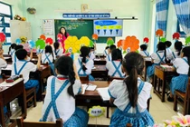 Giao chủ tịch UBND tỉnh phê duyệt tài liệu GD địa phương là phù hợp với thực tế