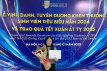 Nữ sinh Hà Tĩnh tốt nghiệp thủ khoa ngành Kinh doanh quốc tế, VNU-IS với GPA 3.85/4.0