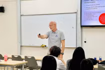 Trường ĐH nêu những yếu tố cốt lõi để thu hút chuyên gia quốc tế và kiều bào về nước làm việc