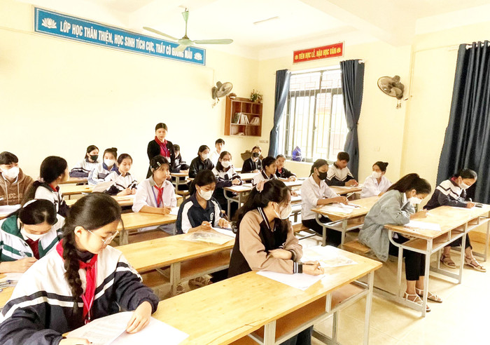 Thí sinh tham gia Kỳ thi học sinh giỏi lớp 9 năm học 2023 - 2024 tỉnh Nghệ An. Ảnh: CTTĐT Huyện Nghĩa Đàn, tỉnh Nghệ An 00000THICS638347678031982439.jpg