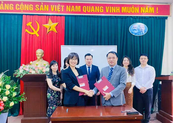 Trung tâm Hỗ trợ đào tạo và Cung ứng nhân lực, Bộ Giáo dục và Đào tạo đã ký kết Thỏa thuận hợp tác với Công ty Cổ phần Đào tạo VJM. (Ảnh C.K.A)