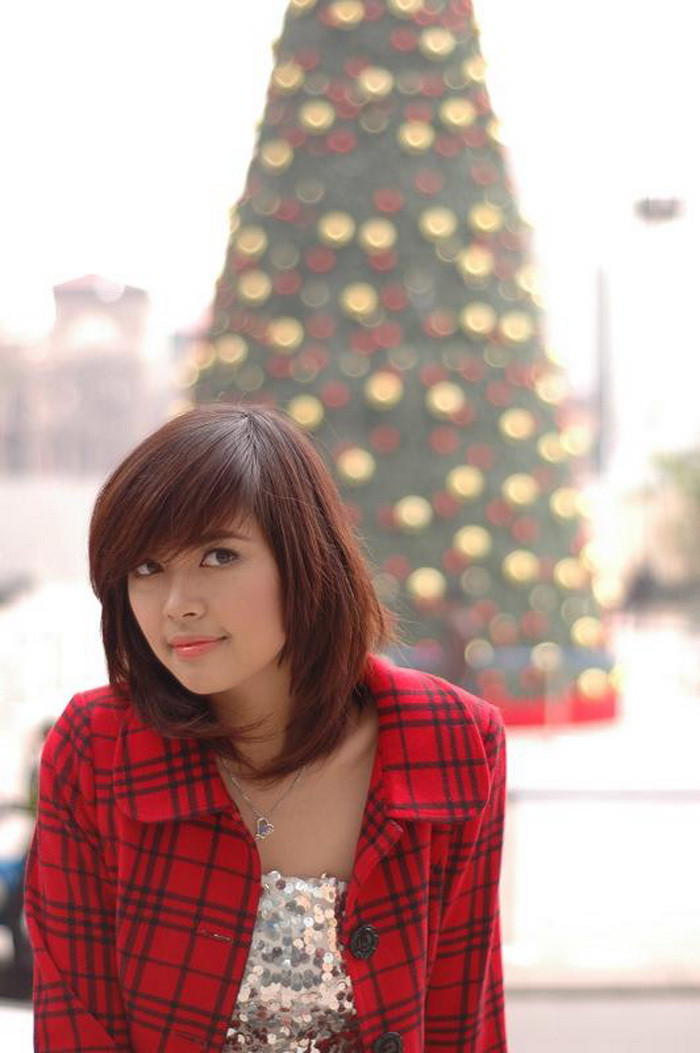 Bùi Thanh Hằng sinh năm 1993, nhưng học sớm nên hiện giờ đang là sinh viên năm thứ 2, lớp 55KD – Chất lượng cao khoa Kiến trúc, ĐH Xây dựng.