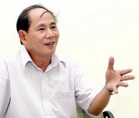 1. PGS.TS.NGƯT Nguyễn Vũ Lương - Chủ nhiệm khối Toán – Tin và là hiệu trưởng trường Chuyên Khoa học tự nhiên, ĐHQGHN Đã có thâm niên 22 năm luyện thi đội tuyển học sinh giỏi quốc gia, quốc tế môn Toán và có nhiều học sinh giành giải cao trong các cuộc thi Toán. Hiện thầy vẫn tham gia giảng dạy lớp chuyên Toán và đội tuyển Toán của trường Chuyên Khoa học Tự nhiên. 1. PGS.TS.NGƯT Nguyễn Vũ Lương - Chủ nhiệm khối Toán – Tin và là hiệu trưởng trường Chuyên Khoa học tự nhiên, ĐHQGHN Đã có thâm niên 22 năm luyện thi đội tuyển học sinh giỏi quốc gia, quốc tế môn Toán và có nhiều học sinh giành giải cao trong các cuộc thi Toán. Hiện thầy vẫn tham gia giảng dạy lớp chuyên Toán và đội tuyển Toán của trường Chuyên Khoa học Tự nhiên.