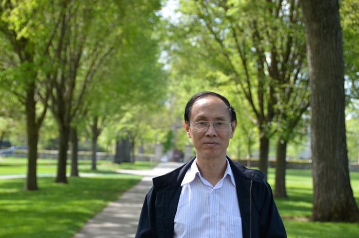 4. Thầy Đỗ Bá Khôi - Nguyên Hiệu phó trường THPT chuyên Hà Nội Amsterdam Đã có kinh nghiệm 40 năm giảng dạy chuyên Toán. Năm 1985, thầy Khôi là một trong 21 giáo viên đầu tiên của trường Amsterdam. Thầy đã từng luyện ôn thi đội tuyển Toán quốc gia, quốc tế và ôn luyện Toán từ lớp 9 – 12. Hiện thầy mở lớp tại nhà: 72 phố Hàng Bông, Hà Nội. 4. Thầy Đỗ Bá Khôi - Nguyên Hiệu phó trường THPT chuyên Hà Nội Amsterdam Đã có kinh nghiệm 40 năm giảng dạy chuyên Toán. Năm 1985, thầy Khôi là một trong 21 giáo viên đầu tiên của trường Amsterdam. Thầy đã từng luyện ôn thi đội tuyển Toán quốc gia, quốc tế và ôn luyện Toán từ lớp 9 – 12. Hiện thầy mở lớp tại nhà: 72 phố Hàng Bông, Hà Nội.