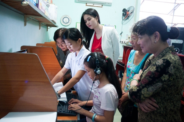 Cùng chia sẻ trong một bữa ăn tập thể.