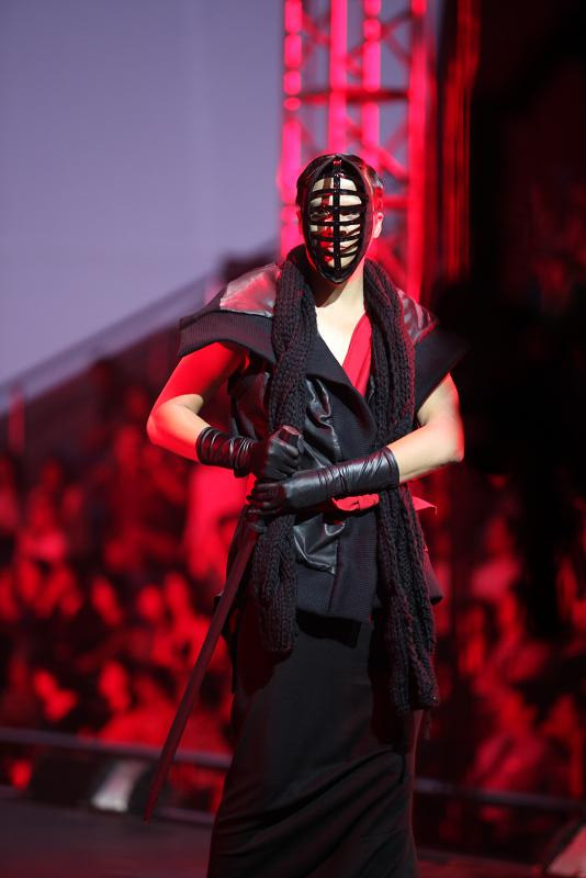 4. NTK Kelly Bùi mang sự mạnh mẽ, lạnh lùng của Kiếm đạo Nhật vào bộ sưu tập của mình 4. NTK Kelly Bùi mang sự mạnh mẽ, lạnh lùng của Kiếm đạo Nhật vào bộ sưu tập của mình