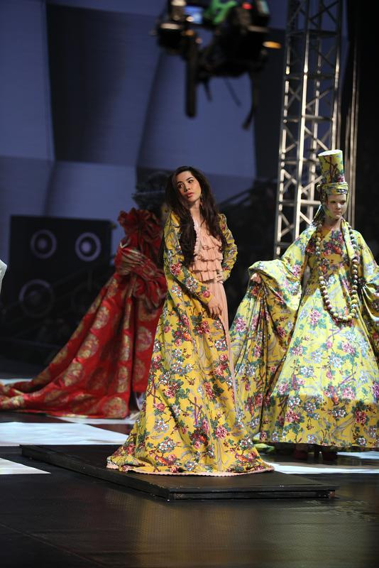 Xuất hiện bất ngờ, ca sĩ Thuỷ Tiên là điểm nhấn trong BST của Lý Quý Khánh Xuất hiện bất ngờ, ca sĩ Thuỷ Tiên là điểm nhấn trong BST của Lý Quý Khánh