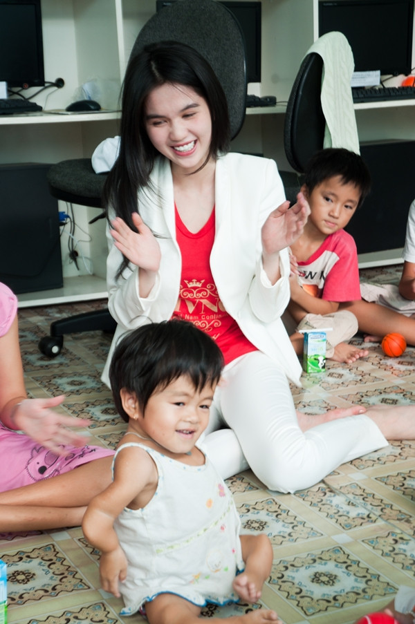 Nào cùng hát với chị Ngọc Trinh