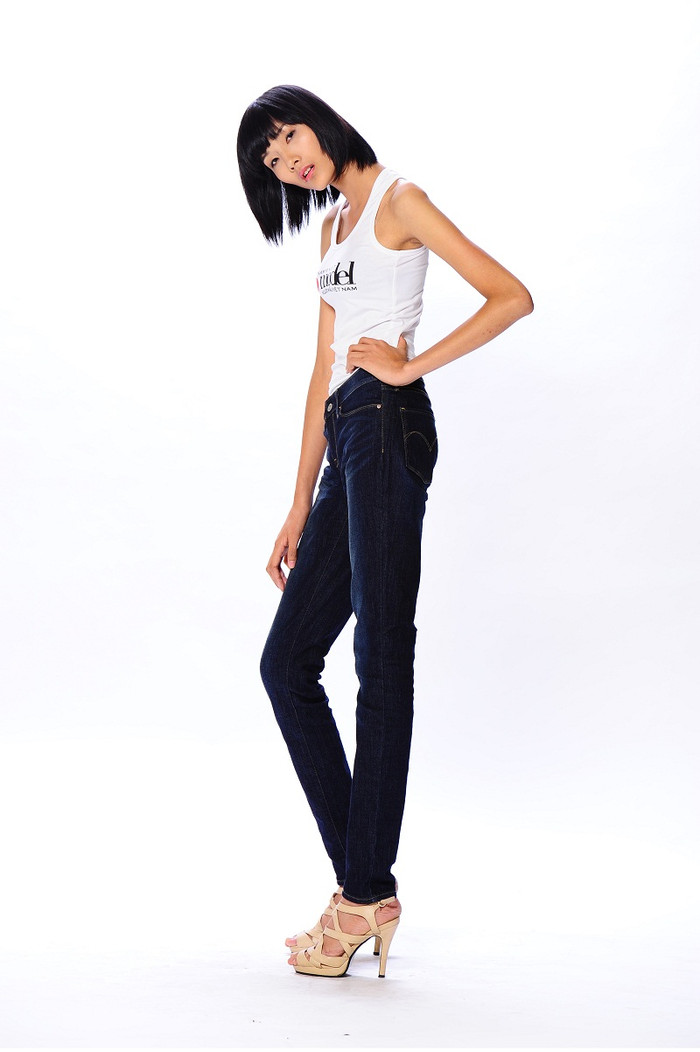 Hoàng Thị Thuỳ: Với khả năng tạo dáng trước ống kính rất tốt cùng ngoại hình sáng, cô sinh viên đến từ trường Đại học Kiến Trúc Hà Nội tự tin sẽ có thể thực hiện ước mơ trở thành Top Model 2011 Hoàng Thị Thuỳ: Với khả năng tạo dáng trước ống kính rất tốt cùng ngoại hình sáng, cô sinh viên đến từ trường Đại học Kiến Trúc Hà Nội tự tin sẽ có thể thực hiện ước mơ trở thành Top Model 2011