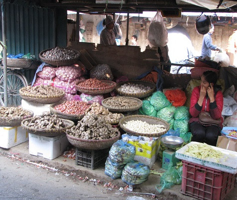 90% gừng, nghệ tại chợ Long Biên được khẳng định cất từ Trung Quốc về.