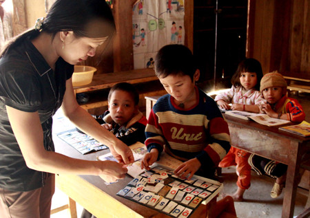 Nghề giáo viên hiện nay không còn "hot" như các ngành khác. 50% số lượng giáo viên được khảo sát nói rằng hối hận khi đã chọn nghề này (ảnh minh họa). Nghề giáo viên hiện nay không còn "hot" như các ngành khác. 50% số lượng giáo viên được khảo sát nói rằng hối hận khi đã chọn nghề này (ảnh minh họa).