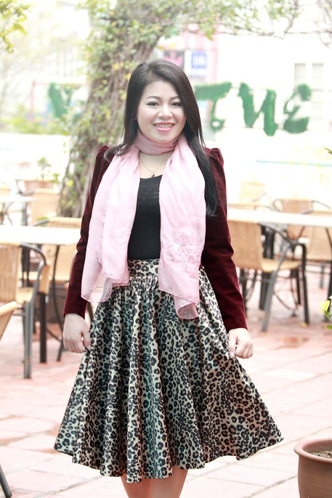 Chia sẻ về tiết mục chị sẽ song ca cùng Chế Linh trong liveshow, Anh Thơ nói dí dỏm, khi nhận được lời mời chị đã nhận lời ngay một phần vì thấy thú vị, một phần vì muốn một lần gặp chú Chế Linh ngoài đời, vì chưa từng có cơ hội gặp chú. Và khi gặp Chế Linh, Anh Thơ bất ngờ hơn khi thấy chú trẻ trung hơn tuổi rất nhiều và tuy có hơi... đen nhưng là đen của sự rắn rỏi, mạnh mẽ. Chia sẻ về tiết mục chị sẽ song ca cùng Chế Linh trong liveshow, Anh Thơ nói dí dỏm, khi nhận được lời mời chị đã nhận lời ngay một phần vì thấy thú vị, một phần vì muốn một lần gặp chú Chế Linh ngoài đời, vì chưa từng có cơ hội gặp chú. Và khi gặp Chế Linh, Anh Thơ bất ngờ hơn khi thấy chú trẻ trung hơn tuổi rất nhiều và tuy có hơi... đen nhưng là đen của sự rắn rỏi, mạnh mẽ.