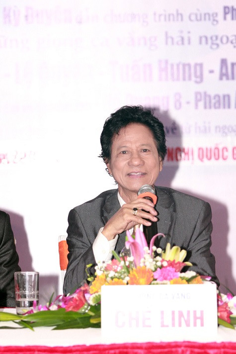 Trong suốt buổi họp báo, Chế Linh đã cười rất nhiều, ai cũng nhận thấy rõ sự hạnh phúc của ông trong lần trở lại sau 2 năm tạm vắng này. Thậm chí, ông còn cởi mở "hô hào" nhà báo có thể hỏi ông về bất cứ điều gì, kể cả chuyện riêng tư, bởi ông cho rằng mình là người của công chúng, không có chuyện gì phải giấu công chúng cả. Đời sống của ông cũng chính là đời sống của công chúng. Trong suốt buổi họp báo, Chế Linh đã cười rất nhiều, ai cũng nhận thấy rõ sự hạnh phúc của ông trong lần trở lại sau 2 năm tạm vắng này. Thậm chí, ông còn cởi mở "hô hào" nhà báo có thể hỏi ông về bất cứ điều gì, kể cả chuyện riêng tư, bởi ông cho rằng mình là người của công chúng, không có chuyện gì phải giấu công chúng cả. Đời sống của ông cũng chính là đời sống của công chúng.