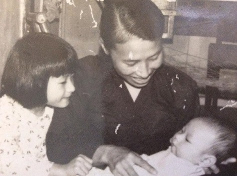 Những bức ảnh màu chan chứa tình cảm gia đình. Những bức ảnh màu chan chứa tình cảm gia đình.