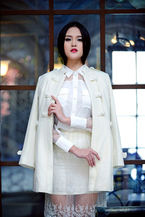 Trung thành với phong cách sang trọng, tinh tế. Hiện nay, Hoàng Anh đang được NTK Hà Duy cố vấn về mặt hình ảnh Trung thành với phong cách sang trọng, tinh tế. Hiện nay, Hoàng Anh đang được NTK Hà Duy cố vấn về mặt hình ảnh