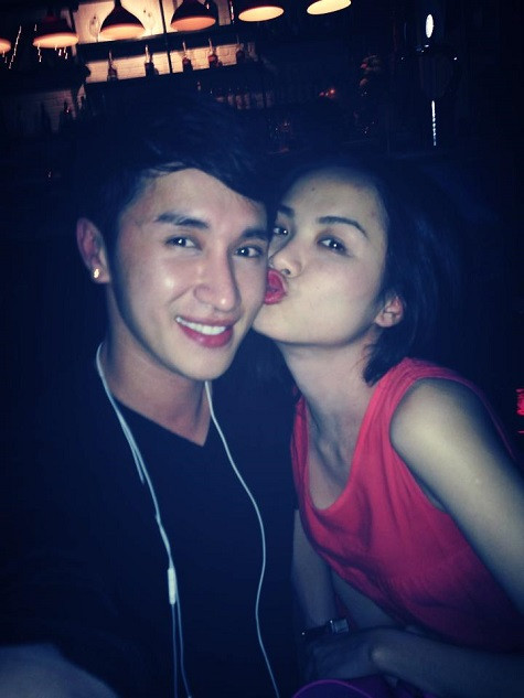 Diễm Hương gây xôn xao khi hôn chàng trai lạ mặt