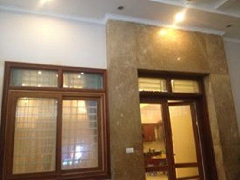 Phía bên ngoài ngôi nhà của Bảo Phương Phía bên ngoài ngôi nhà của Bảo Phương