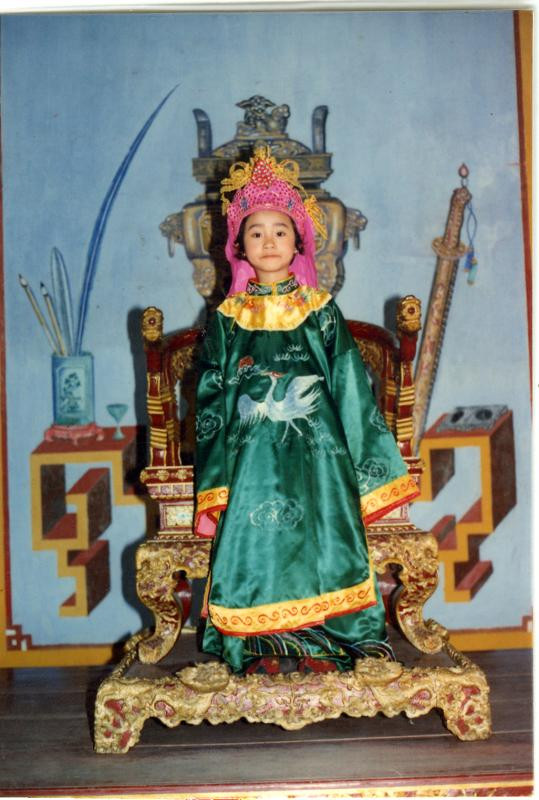 Trà My trong một chuyến du lịch ở Huế Trà My trong một chuyến du lịch ở Huế