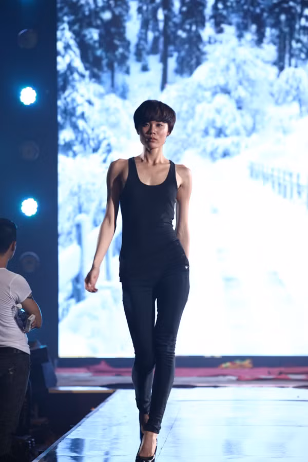 Phương Anh cũng trở lại với sàn diễn Next Top Model trong tiết mục trình diễn thời trang Phương Anh cũng trở lại với sàn diễn Next Top Model trong tiết mục trình diễn thời trang