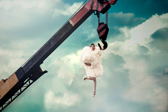 Không ngần ngại treo mình lên cần cẩu như "cô giáo" Xuân Lan. Không ngần ngại treo mình lên cần cẩu như "cô giáo" Xuân Lan.