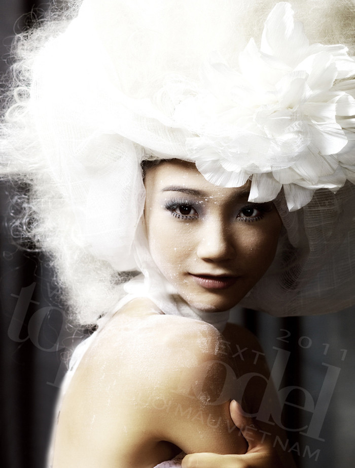 Ngay từ những shoot hình đầu tiên, Trà My đã cho thấy mình có tố chất để tỏa sáng. Ngay từ những shoot hình đầu tiên, Trà My đã cho thấy mình có tố chất để tỏa sáng.