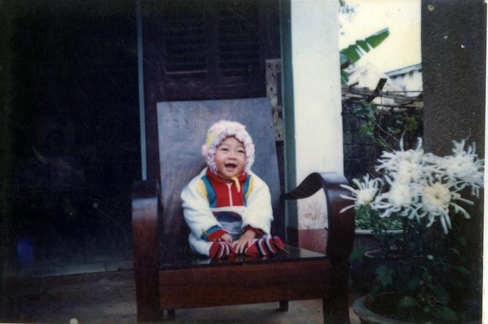 Ngay từ khi còn nhỏ, trong những ngày tết được mặc quần áo mới, Trà My đã cười tít mắt. Ngay từ khi còn nhỏ, trong những ngày tết được mặc quần áo mới, Trà My đã cười tít mắt.