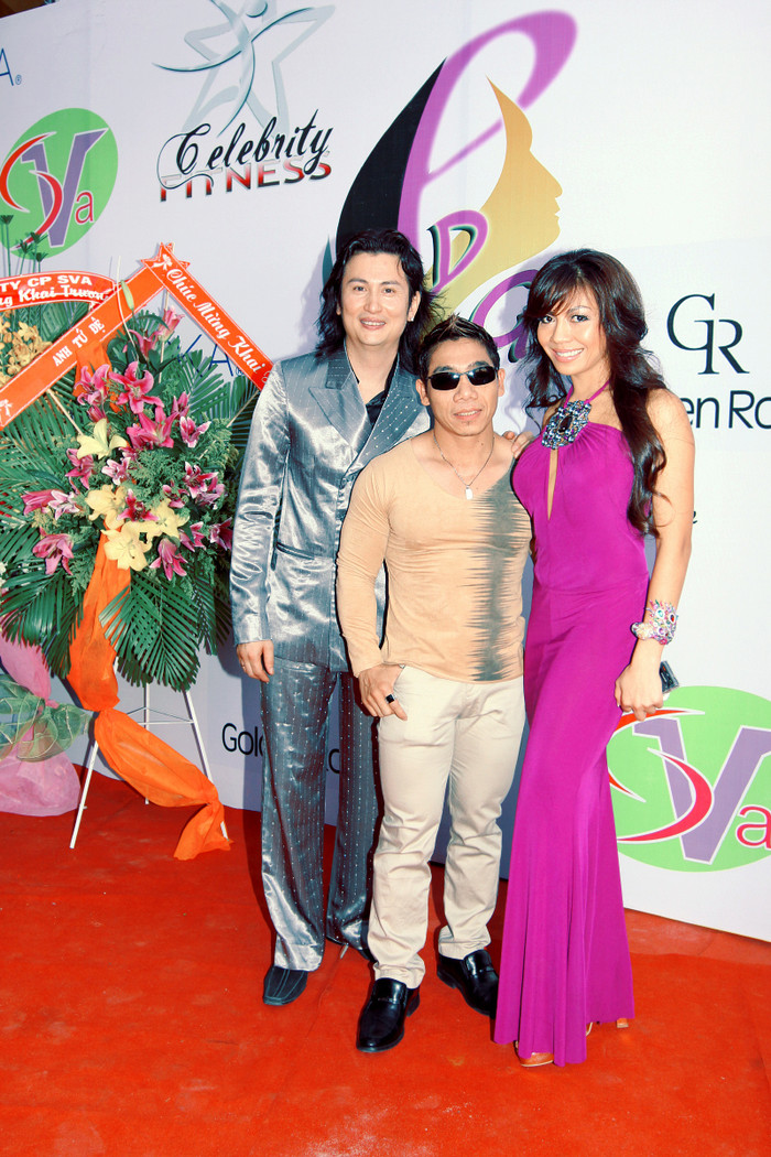 Lực sỹ Phạm Văn Mách dạo này rất năng đến các sự kiện liên quan tới người đẹp, ca sĩ. Bên phải là ca sĩ Như Ý. Lực sỹ Phạm Văn Mách dạo này rất năng đến các sự kiện liên quan tới người đẹp, ca sĩ. Bên phải là ca sĩ Như Ý.