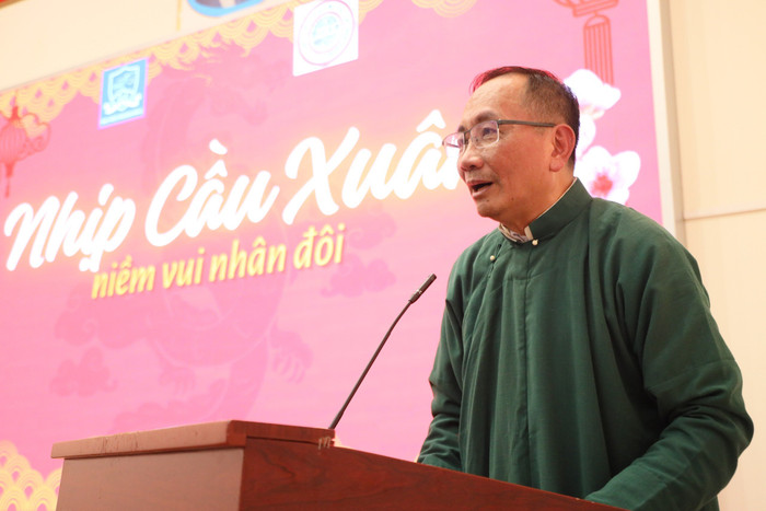 Tiến sĩ Tim Chen – đại diện Trường Đại học Soochow (Taipei) chia sẻ dự án hợp tác với Trường Đại học Ngoại Ngữ, Đại học Quốc gia Hà Nội lần này là cơ hội để giảng viên, sinh viên Đài Loan khám phá văn hóa Việt Nam. Tiến sĩ Tim Chen – đại diện Trường Đại học Soochow (Taipei) chia sẻ dự án hợp tác với Trường Đại học Ngoại Ngữ, Đại học Quốc gia Hà Nội lần này là cơ hội để giảng viên, sinh viên Đài Loan khám phá văn hóa Việt Nam.