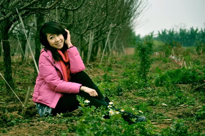 Cô gái nhỏ nhắn, dễ thương đó được bạn bè gọi là “siêu nhân” bởi thành tích khá “khủng” là: Hoa khôi báo chí năm 2010 - Giải nhất cuộc thi “Tài sắc nữ sinh Báo chí 2010”; Giải nhất cuộc thi hùng biện tiếng anh dành cho các trường Đại học: English speaking contest 2009; Top 6 Én vàng- cuộc thi “Người dẫn chương trình truyền hình 2010”…