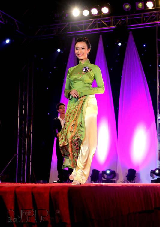 Hot girl ĐH Ngoại thương nổi tiếng xinh đẹp và đa... tài ảnh 5