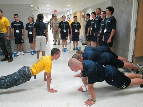 Một buổi kiểm tra đột xuất của lãnh đạo. CHÙM ẢNH NÓNG: NỮ SINH CAO BẰNG ĐÁNH NHAU...TÓE MÁU ĐẦU CHÙM ẢNH: XEM "THIÊN TÀI SỐNG" TRÌNH DIỄN ROBOT