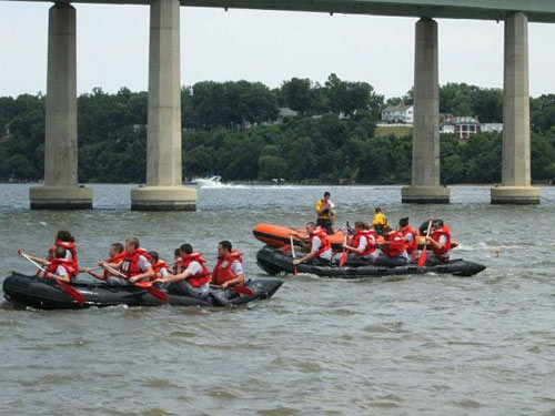 Chiến đấu trên mặt nước. CHÙM ẢNH NÓNG: NỮ SINH CAO BẰNG ĐÁNH NHAU...TÓE MÁU ĐẦU CHÙM ẢNH: XEM "THIÊN TÀI SỐNG" TRÌNH DIỄN ROBOT