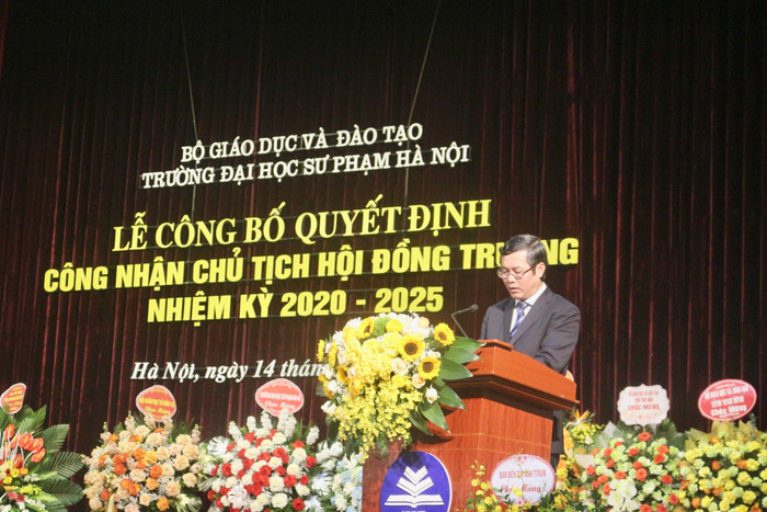 Thứ trưởng Bộ Giáo dục và Đào tạo Nguyễn Văn Phúc phát biểu tại buổi lễ. Ảnh: KMC z5247879209854_173136ded00372c19df7570944d5858f.jpg