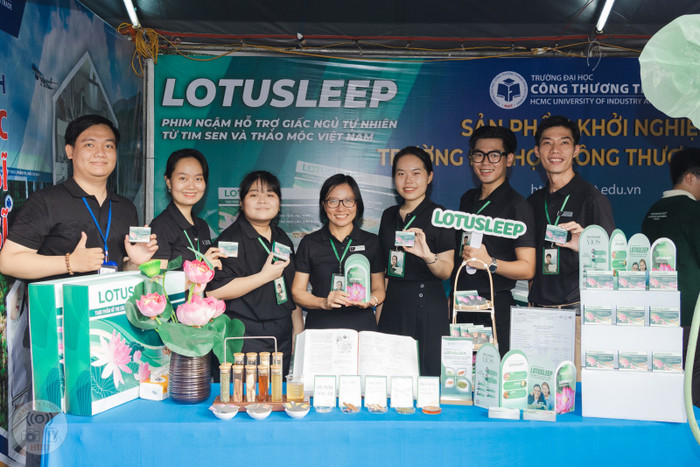 Sản phẩm “Lotusleep – Phim ngậm hỗ trợ giấc ngủ tự nhiên từ tim sen và thảo mộc Việt Nam” của sinh viên Trường Đại học Công thương Thành phố Hồ Chí Minh. Ảnh: NTCC. sinh-vien-huit-gianh-cu-dup-02-giai-nhi-tai-ngay-hoi-khoi-nghiep-quoc-gia-cua-hoc-sinh-sinh-vien-nam-2024-7.jpg