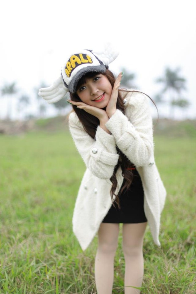 Nguyễn Thị Kim Oanh, hiện là sinh viên năm 2, Trường Đại Học Sân Khấu Điện ảnh Hà Nội. >>AI ĐẸP HƠN HOTGIRL KIM PHƯỢNG NHỮNG NỮ SINH DIỆN ÁO DÀI ĐẸP HƠN HOA HẬU MAI PHƯƠNG THÚY (P32) <<HOTGIRL HỌC V IỆN BÁO CHÍ ĐẸP RẠNG NGỜI TRONG SẮC THU <<NỮ SINH ĐH PHƯƠNG ĐÔNG THƯỚT THA ÁO DÀI <<NGẨN NGƠ TRƯỚC STYLE DỄ THƯƠNG CỦA HƯƠNG ZINNIE >>KINH DỊ LỄ HỘI HÓA TRANG CỦA SINH VIÊN