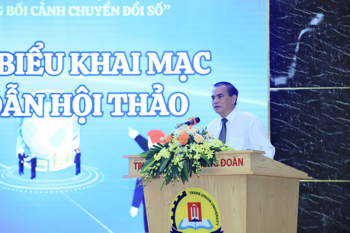 Tiến sĩ Nguyễn Đức Tĩnh – Phó Bí thư Đảng ủy, Phó Hiệu trưởng Trường Đại học Công đoàn phát biểu khai mạc và đề dẫn hội thảo. z5555949746036_2a20f4951070bf2362e137119019ebcf.jpg