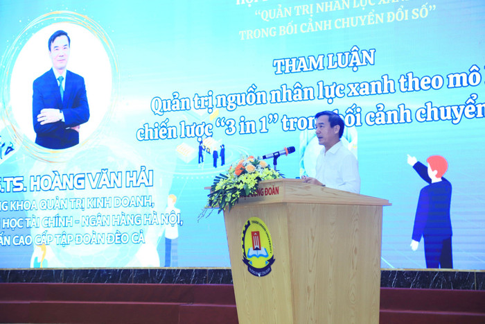 Phó Giáo sư, Tiến sĩ Hoàng Văn Hải – Trưởng Khoa Quản trị Kinh doanh, Trường Đại học Tài chính – Ngân hàng Hà Nội, Cố vấn cao cấp Tập đoàn Đèo Cả trình bày tham luận tại Hội thảo. z5555949780012_1adefd9be75074dffb2d776c5bfd48a0.jpg