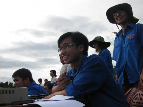 Ngoài thành tích "khủng", chàng trai Bách Khoa này còn đam mê các hoạt động tình nguyện. Huy có sở trường bình luận bóng đá trong giải đấu dành cho các em học sinh ở chiến dịch tình nguyện mùa hè xanh của Đội TNTN Sông Mã.