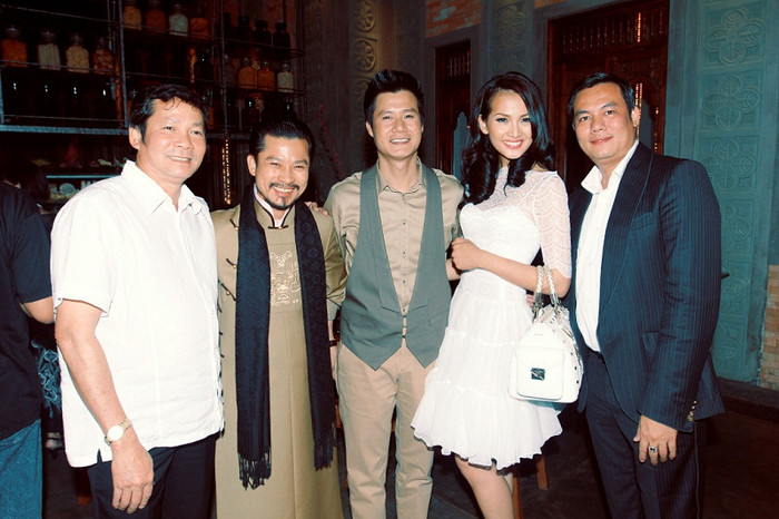 Vợ chồng Anh Thư, ca sĩ Quang Dũng và những người bạn