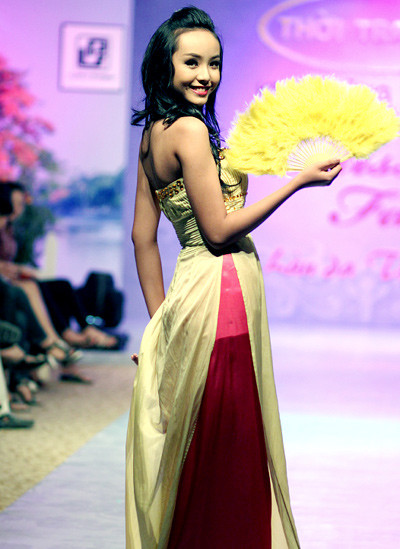 Bảo Trân với nụ cười rangr rỡ luôn thu hút ánh nhìn về phía mình. (ảnh: Duy Nhất)