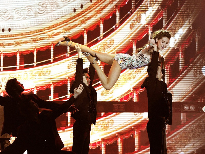 Các tiết mục đều được dàn dựng công phu để thấy đây là live concert của một ca sĩ giải trí hàng đầu như Hà Hồ Các tiết mục đều được dàn dựng công phu để thấy đây là live concert của một ca sĩ giải trí hàng đầu như Hà Hồ