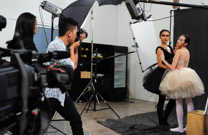 Cả hai phải hóa thân thành hai nhân vật đối lập nhau và Trà My phải là người “chiếm hữu” được Trúc Diễm. Cả hai phải hóa thân thành hai nhân vật đối lập nhau và Trà My phải là người “chiếm hữu” được Trúc Diễm.