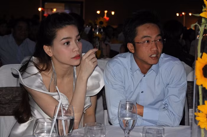 2011 là một năm thành công và hạnh phúc Hồ Ngọc Hà. Live concert cuối năm đã khẳng định cô luôn là ca sĩ giải trí hàng đầu với sự đầu tư chuyên nghiệp. Bên cạnh chồng, Hà Hồ luôn cảm thấy tự tin và ấm áp.